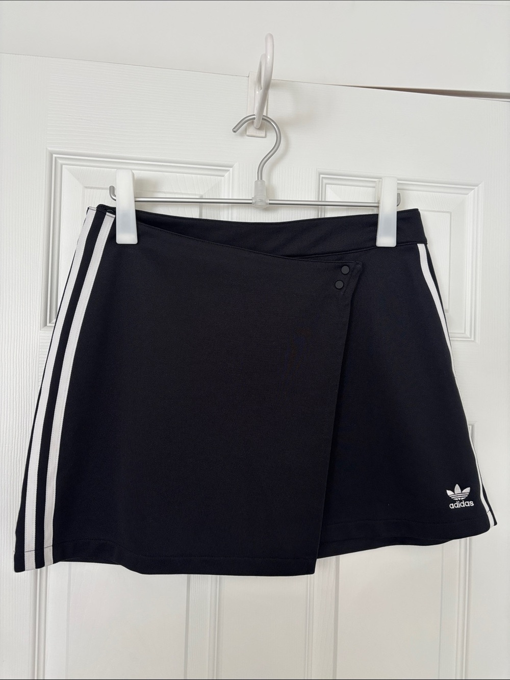 ADIDAS ORIGINALS Women’s ADICOLOR 3-STRIPES SHORT WRAPPING SKIRT black sz large - Picture 3 of 15